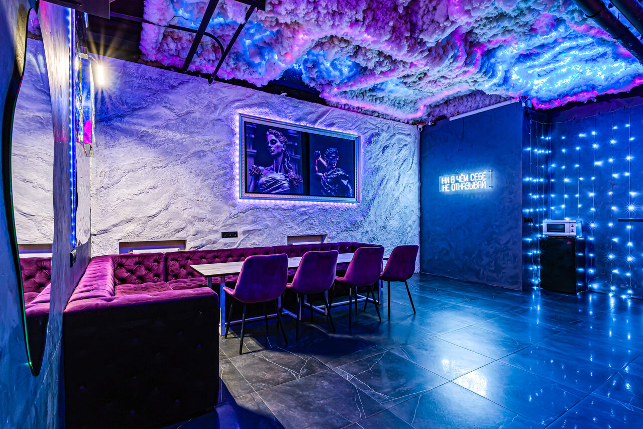 Арендовать Дизайнерский неоновый лофт