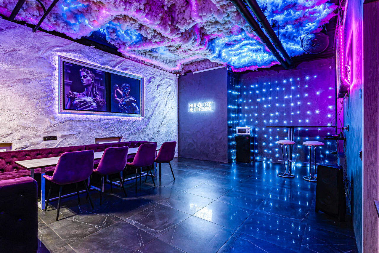 Арендовать Дизайнерский неоновый лофт