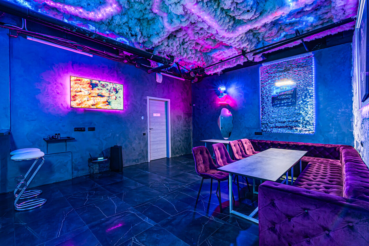 Арендовать Дизайнерский неоновый лофт