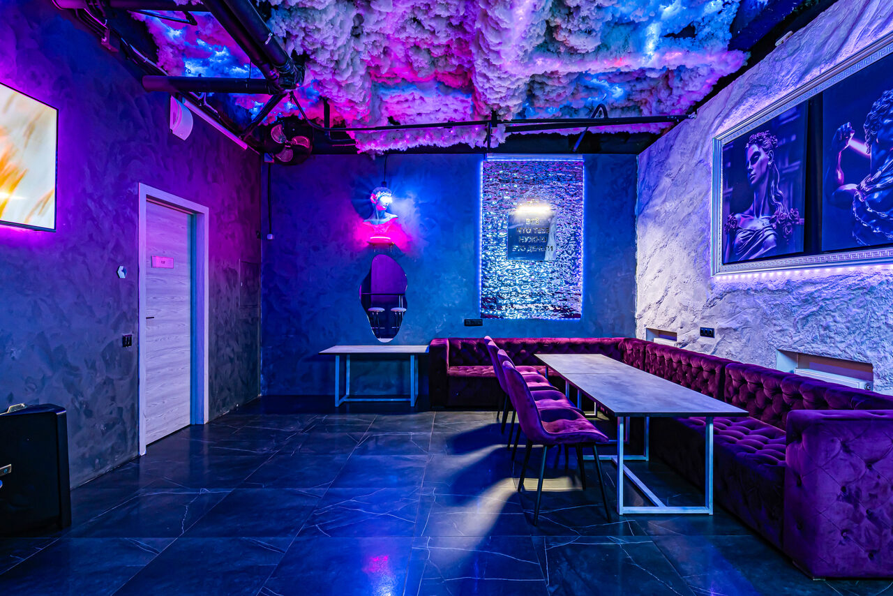 Арендовать Дизайнерский неоновый лофт