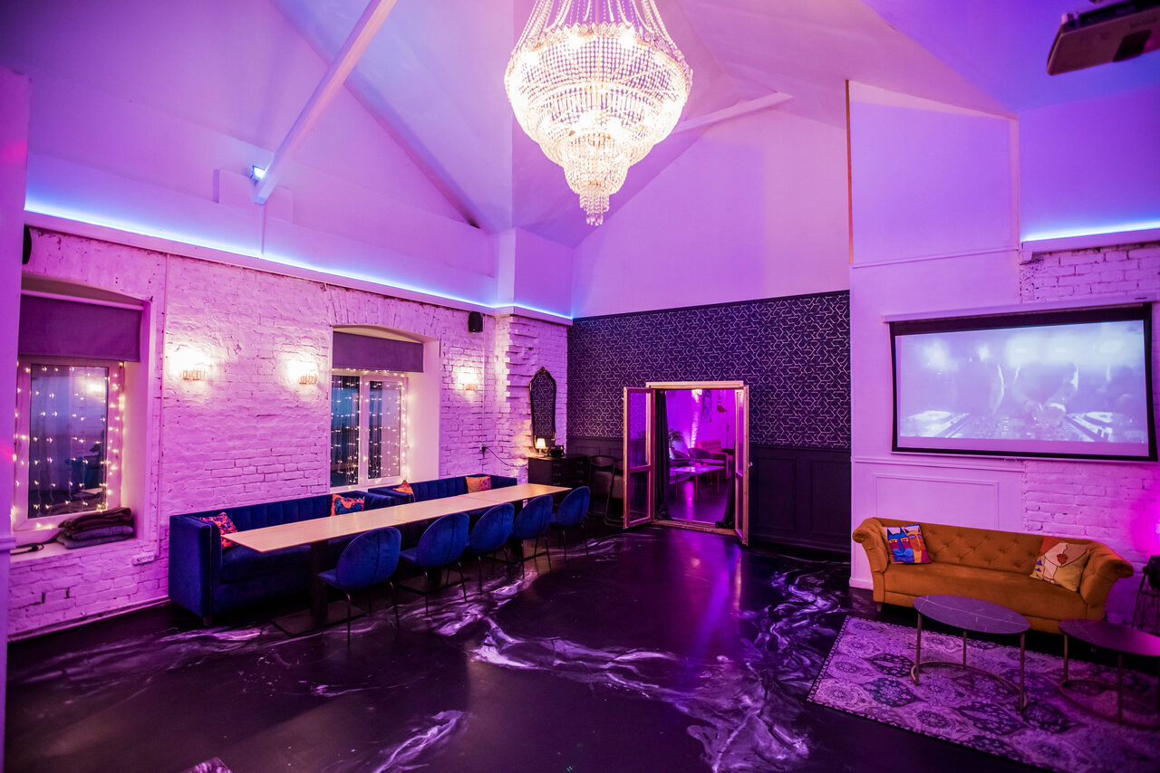 Арендовать Просторный лофт с верандой и внутренним двориком