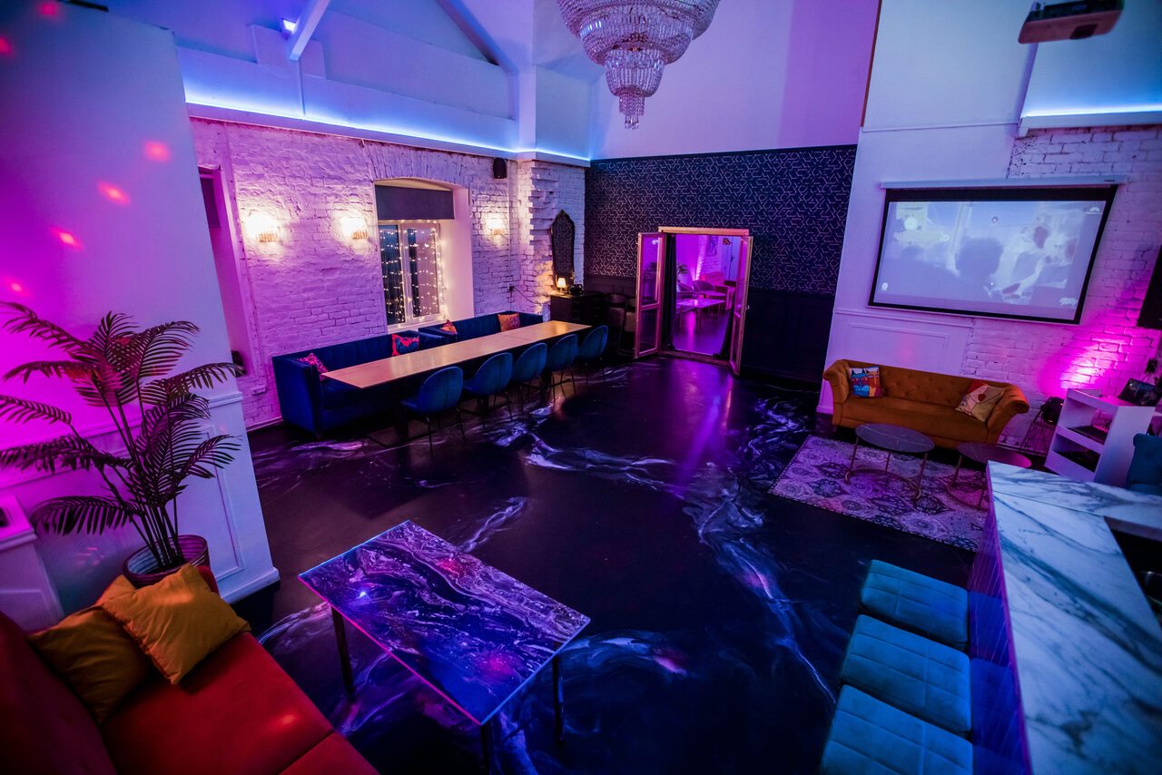 Арендовать Просторный лофт с верандой и внутренним двориком