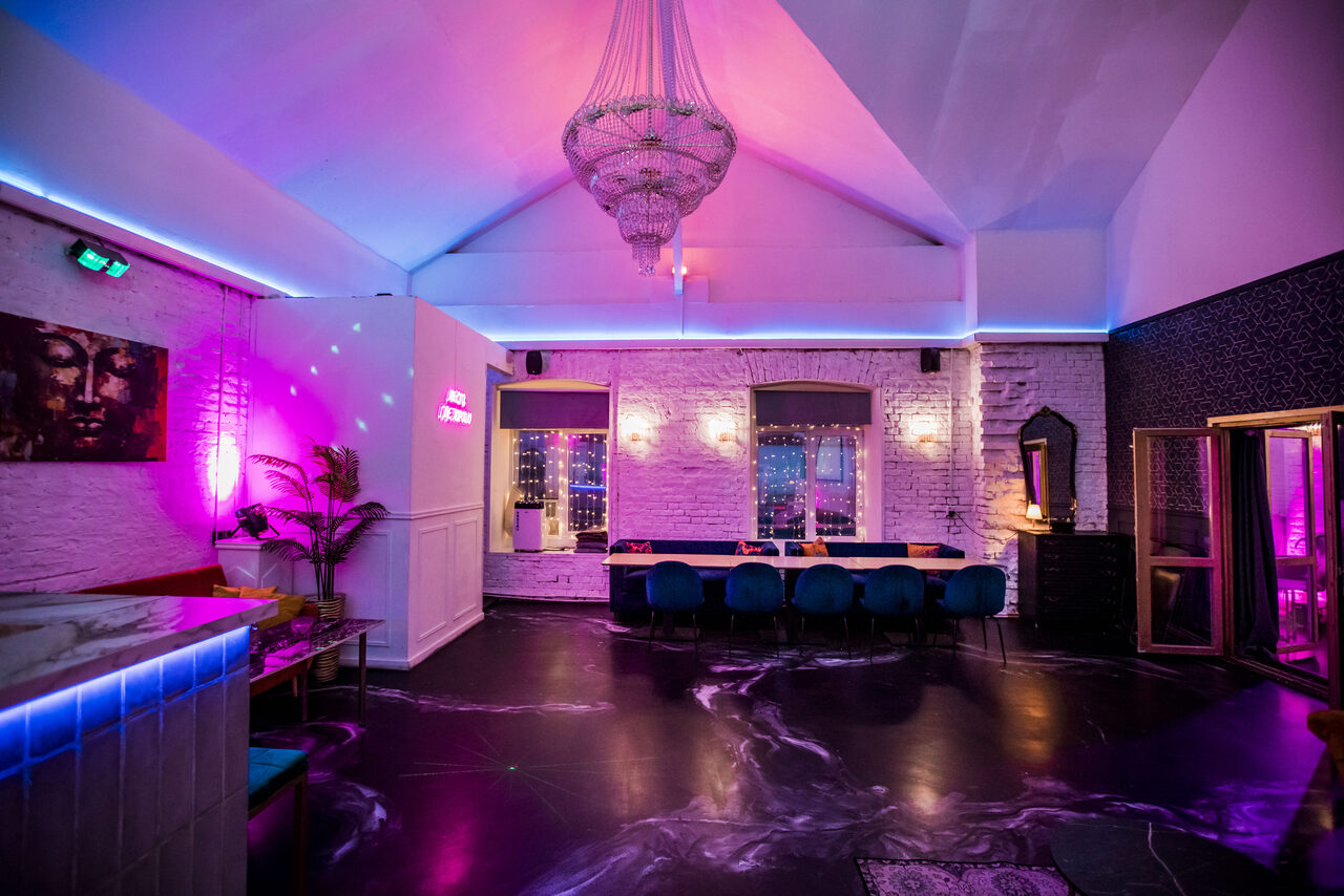 Арендовать Просторный лофт с верандой и внутренним двориком