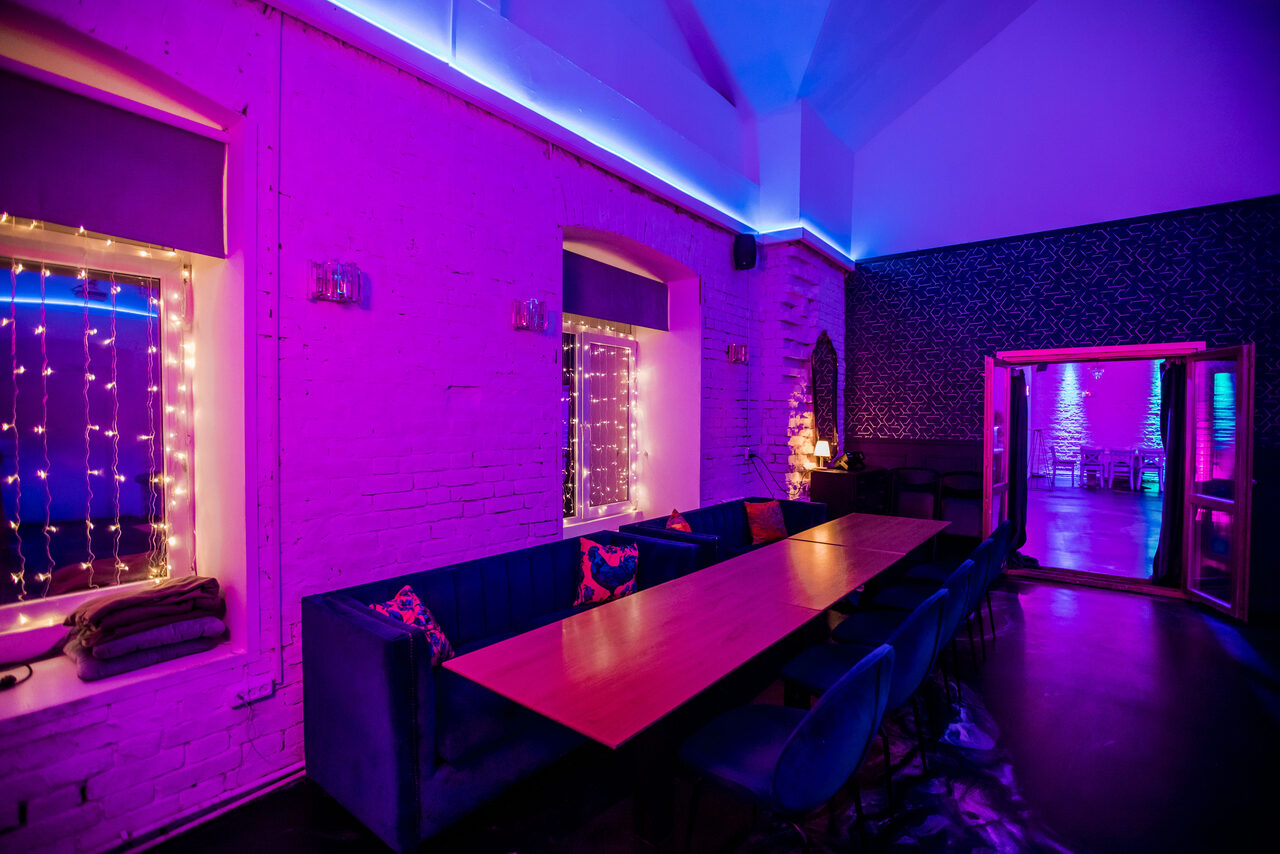 Арендовать Просторный лофт с верандой и внутренним двориком