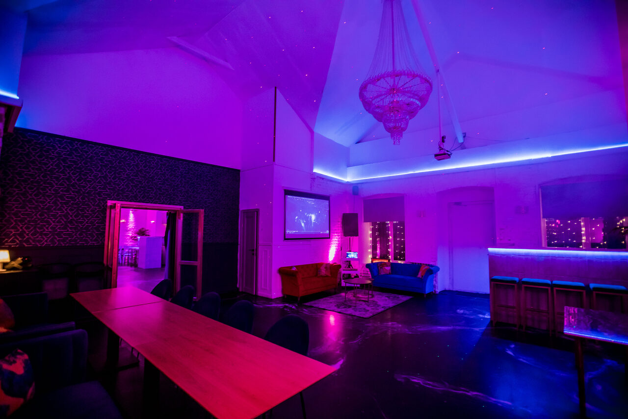 Арендовать Просторный лофт с верандой и внутренним двориком