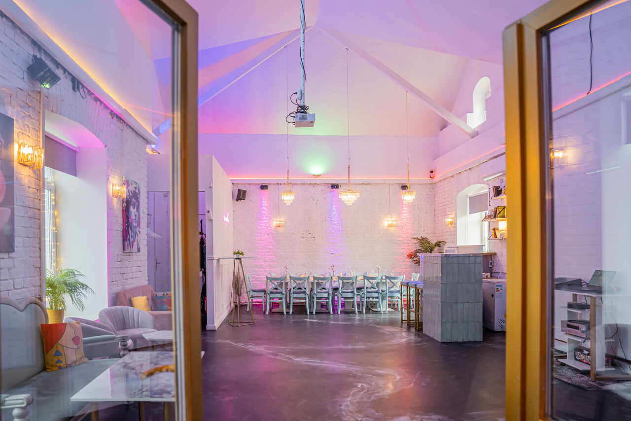 Арендовать Просторный лофт с верандой и внутренним двориком