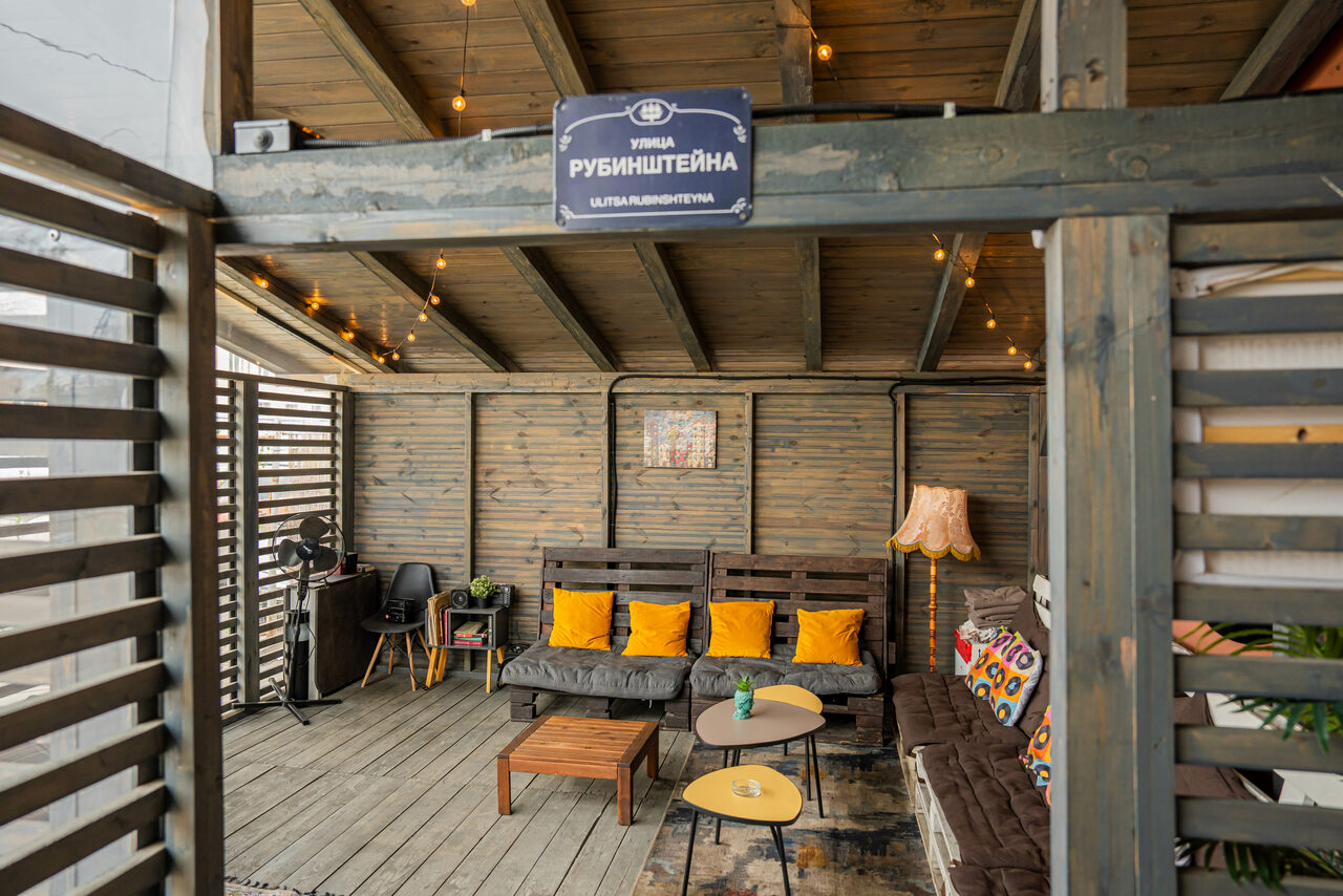 Арендовать Просторный лофт с верандой и внутренним двориком