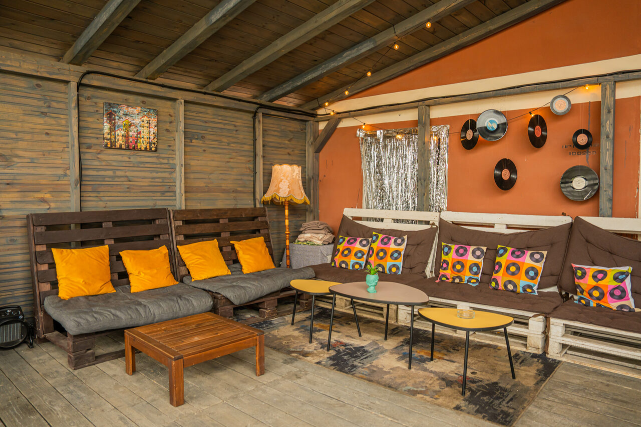 Арендовать Просторный лофт с верандой и внутренним двориком