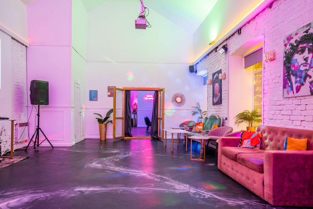 Арендовать Просторный лофт с верандой и внутренним двориком