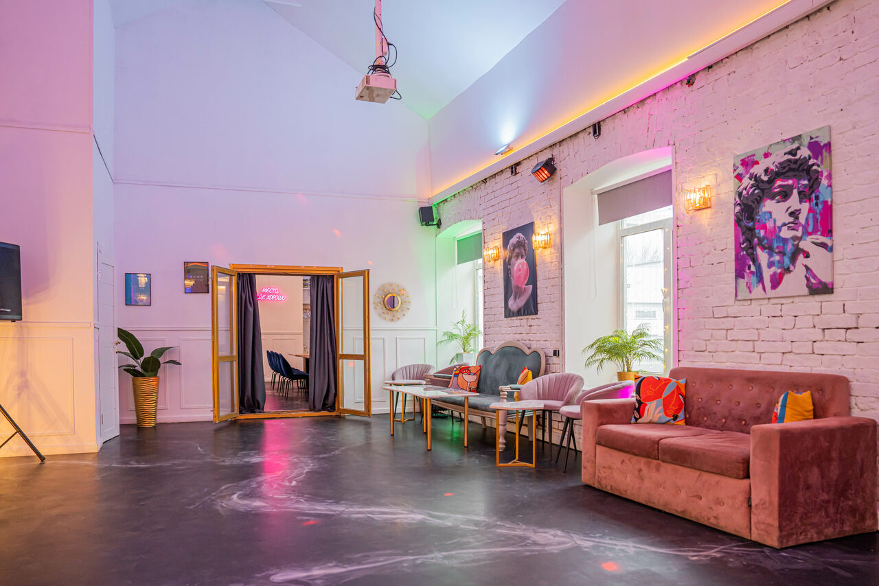 Арендовать Просторный лофт с верандой и внутренним двориком