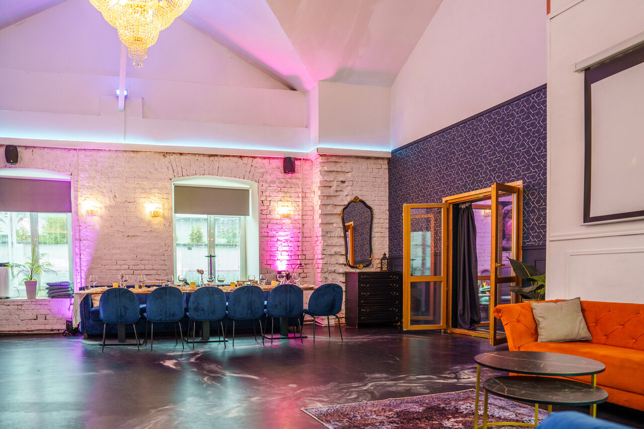 Арендовать Просторный лофт с верандой и внутренним двориком