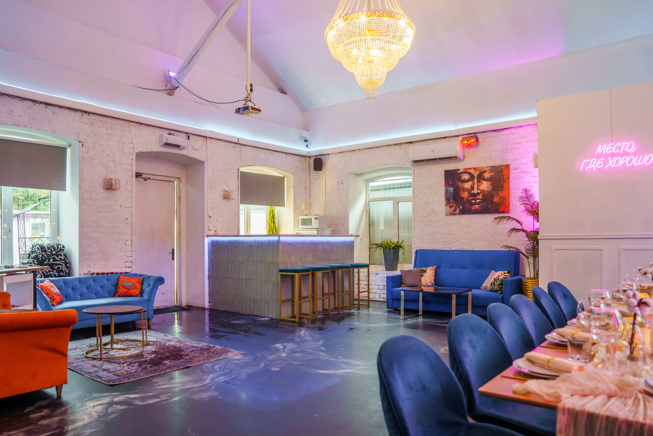 Арендовать Просторный лофт с верандой и внутренним двориком