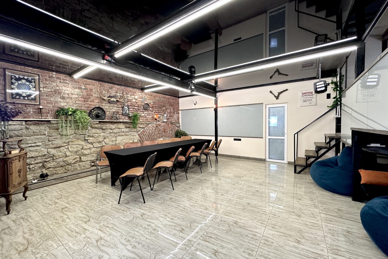 Арендовать Авторский лофт со светомузыкой