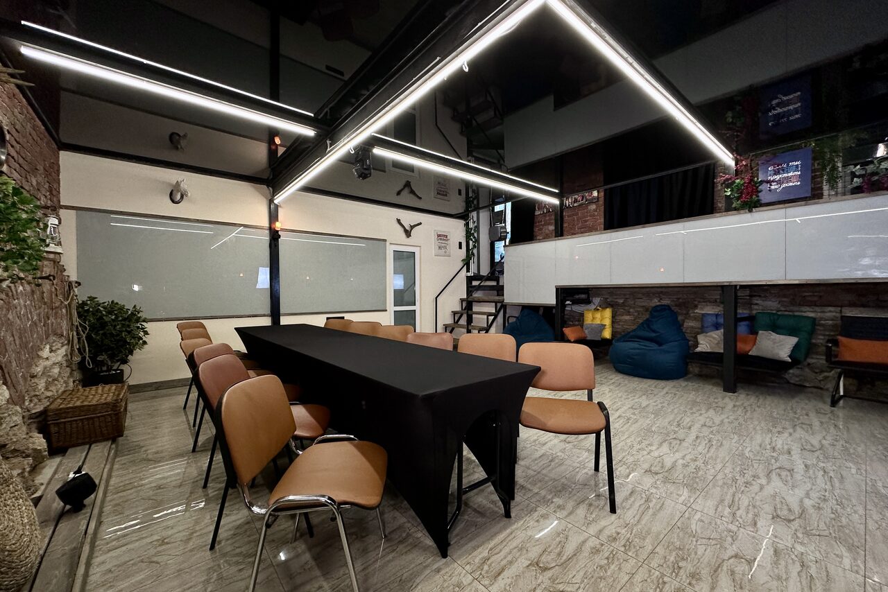 Арендовать Авторский лофт со светомузыкой