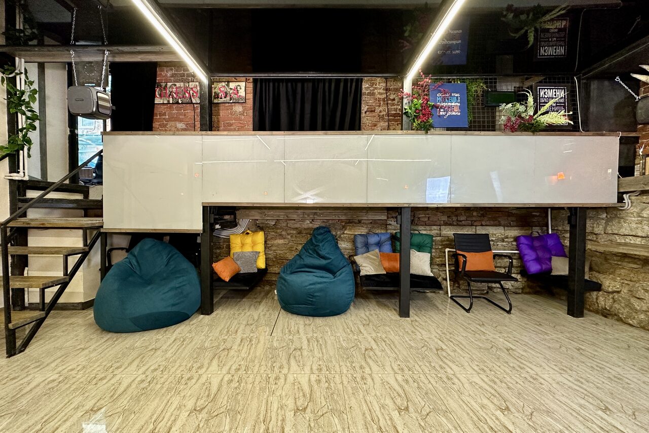 Арендовать Авторский лофт со светомузыкой