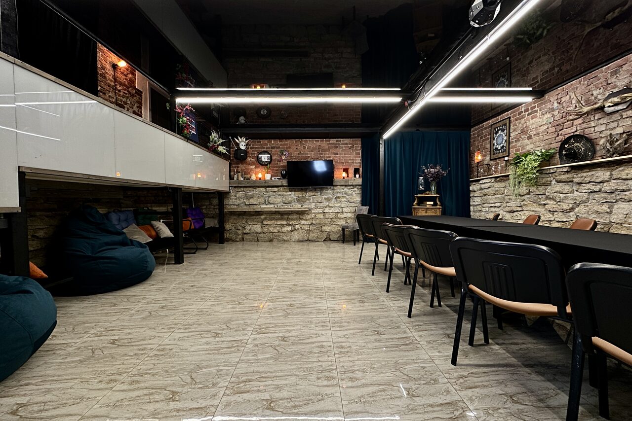 Арендовать Авторский лофт со светомузыкой