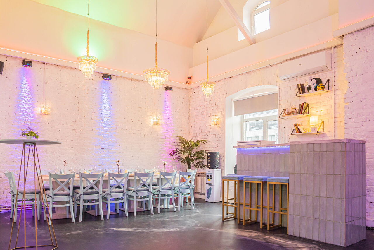 Арендовать Атмосферное пространство с верандой для любых мероприятий