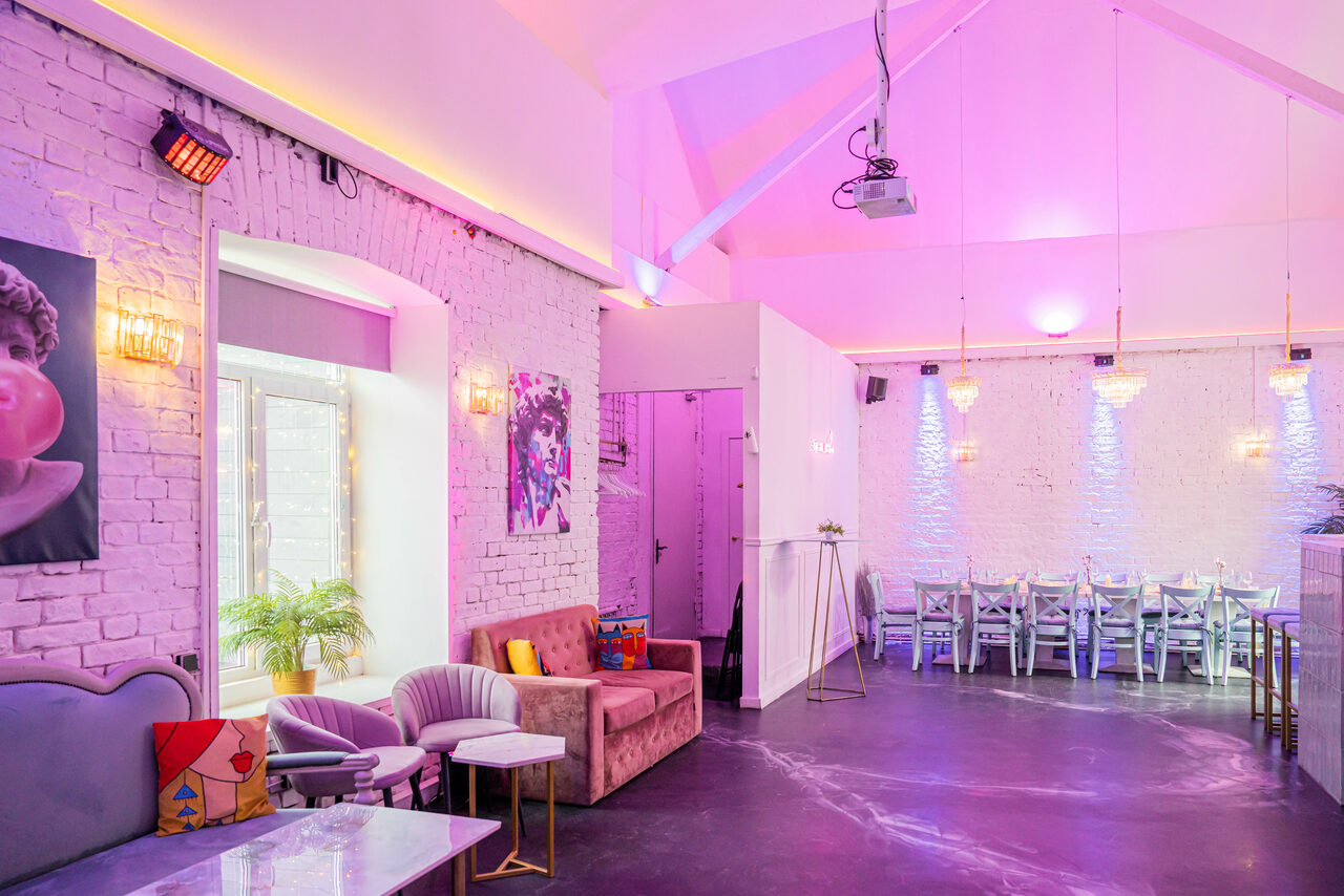 Арендовать Атмосферное пространство с верандой для любых мероприятий