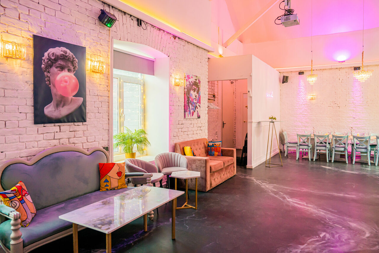 Арендовать Атмосферное пространство с верандой для любых мероприятий