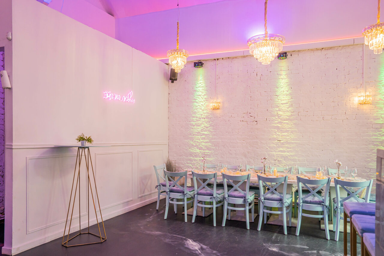 Арендовать Атмосферное пространство с верандой для любых мероприятий