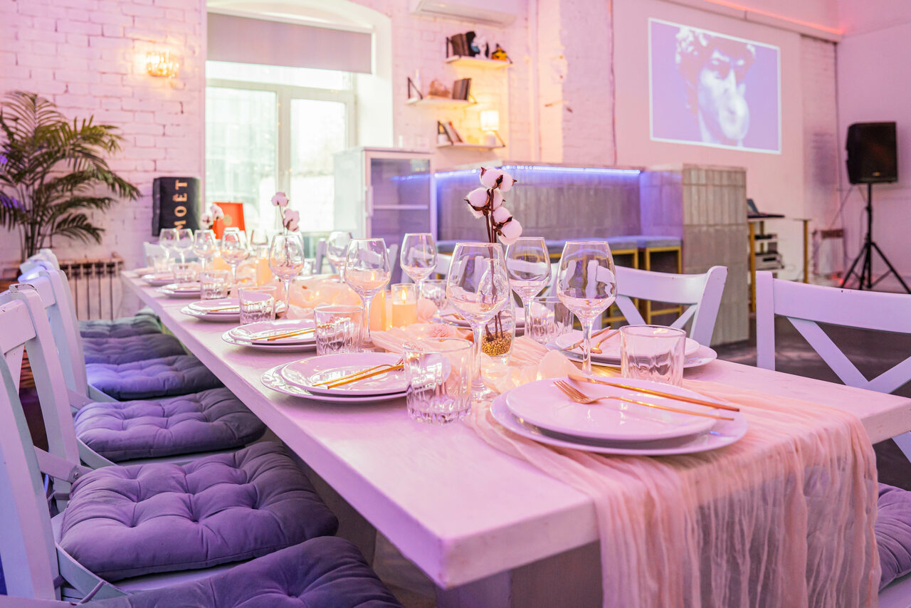 Арендовать Атмосферное пространство с верандой для любых мероприятий