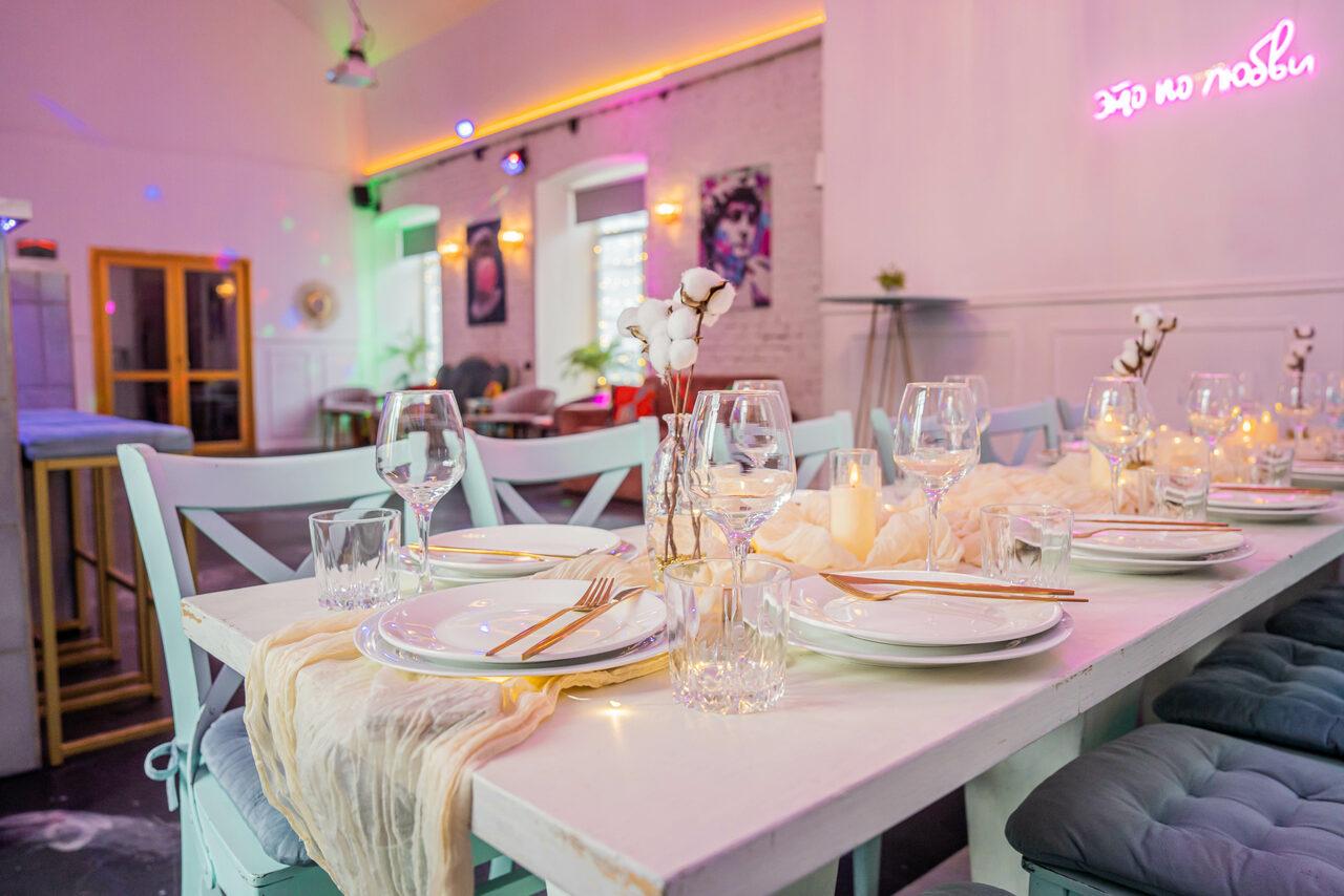 Арендовать Атмосферное пространство с верандой для любых мероприятий