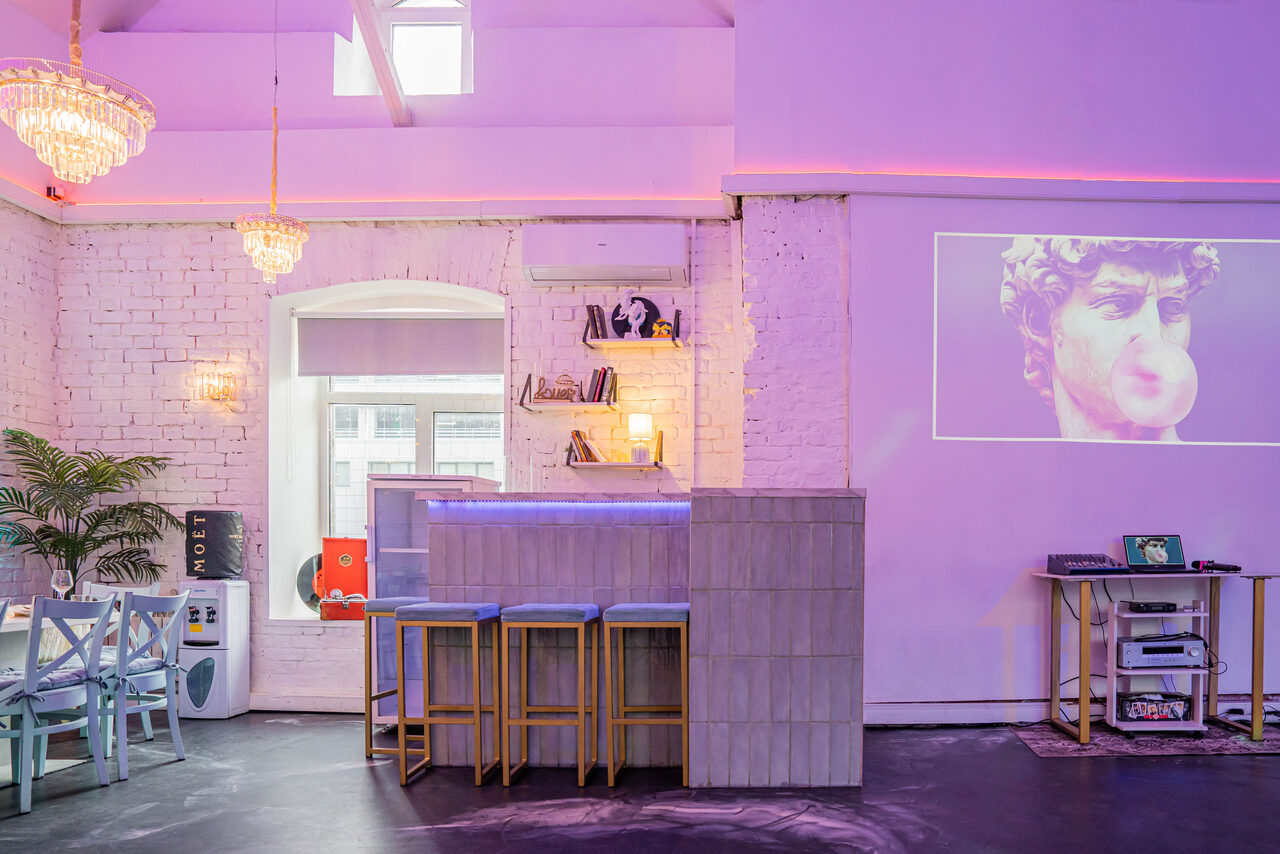 Арендовать Атмосферное пространство с верандой для любых мероприятий