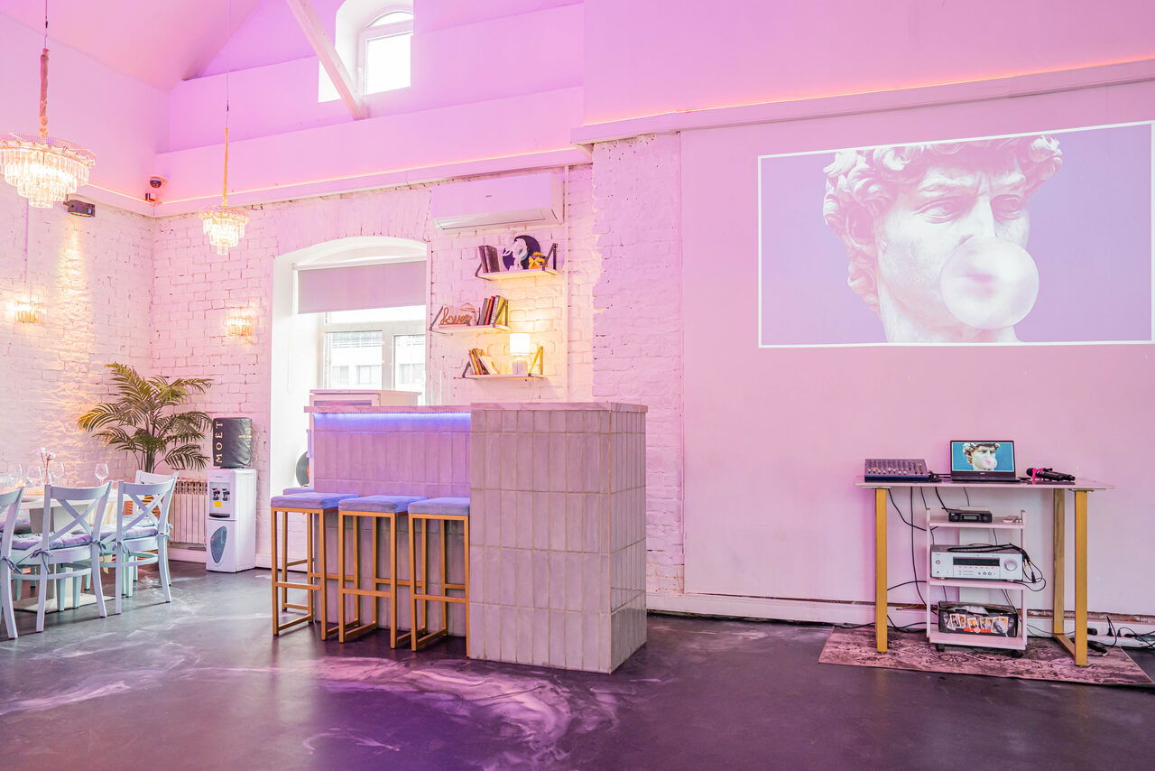 Арендовать Атмосферное пространство с верандой для любых мероприятий