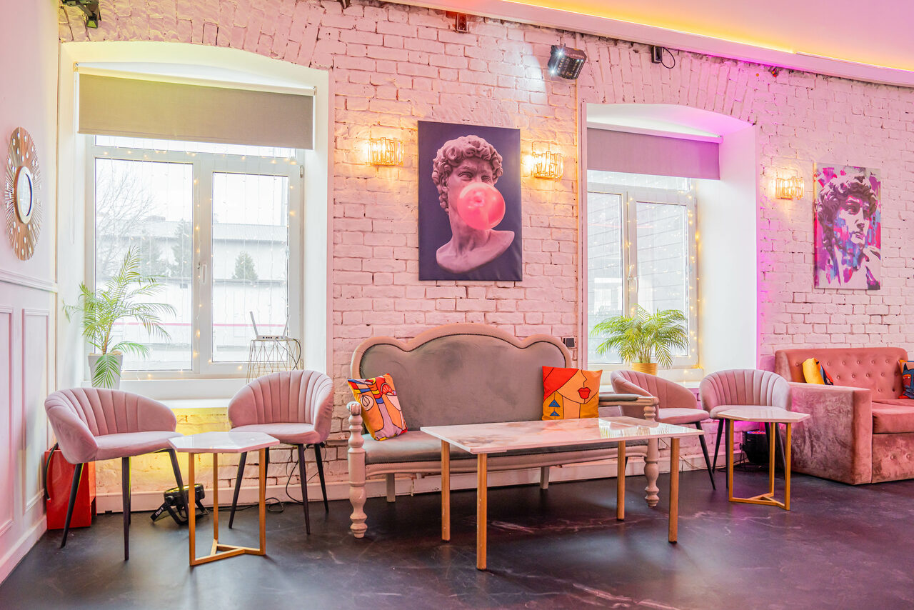 Арендовать Атмосферное пространство с верандой для любых мероприятий