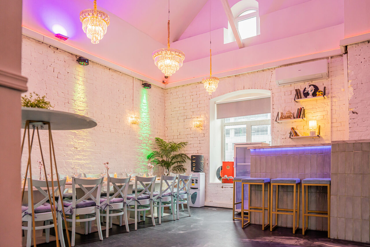 Арендовать Атмосферное пространство с верандой для любых мероприятий