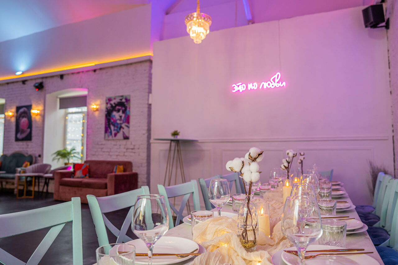 Арендовать Атмосферное пространство с верандой для любых мероприятий