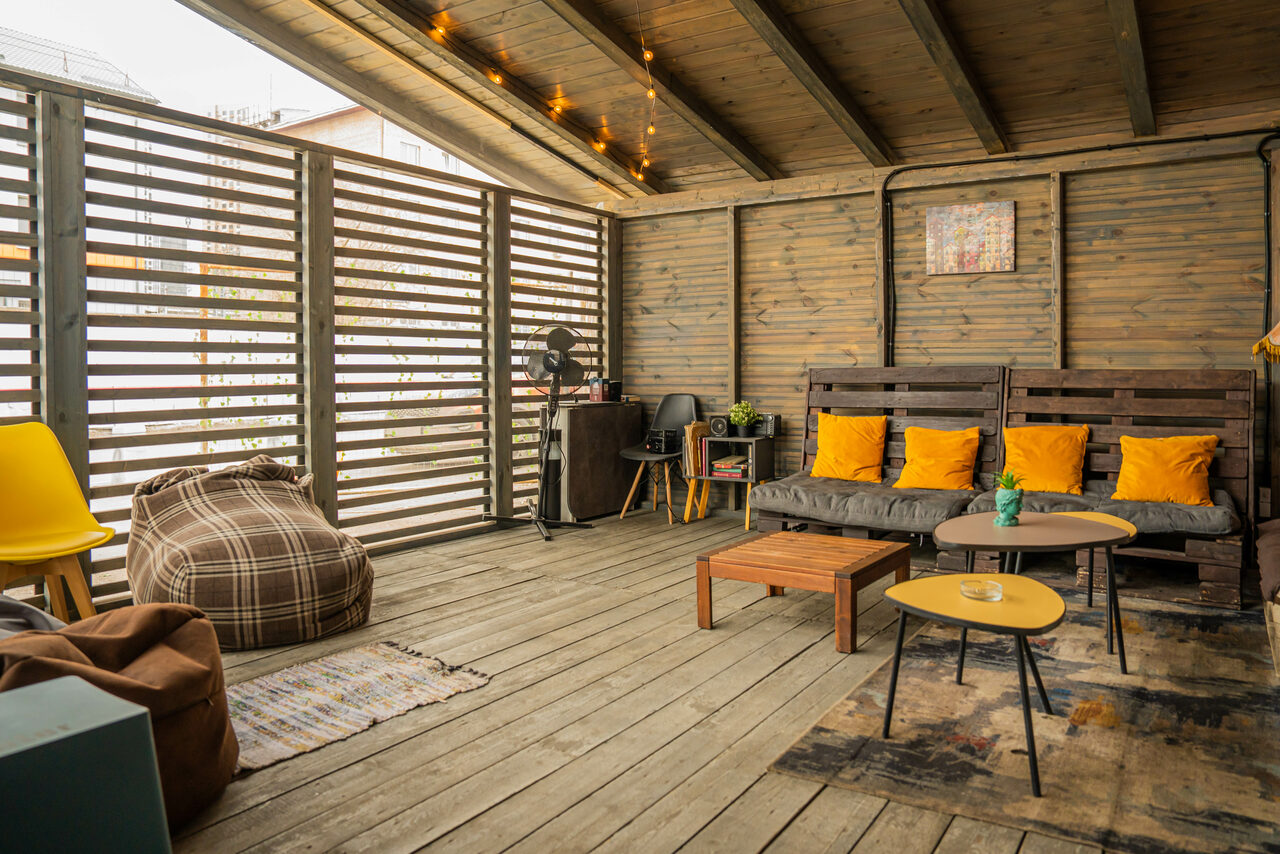 Арендовать Атмосферное пространство с верандой для любых мероприятий