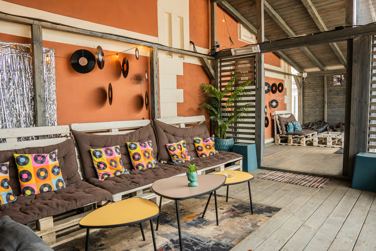 Арендовать Атмосферное пространство с верандой для любых мероприятий