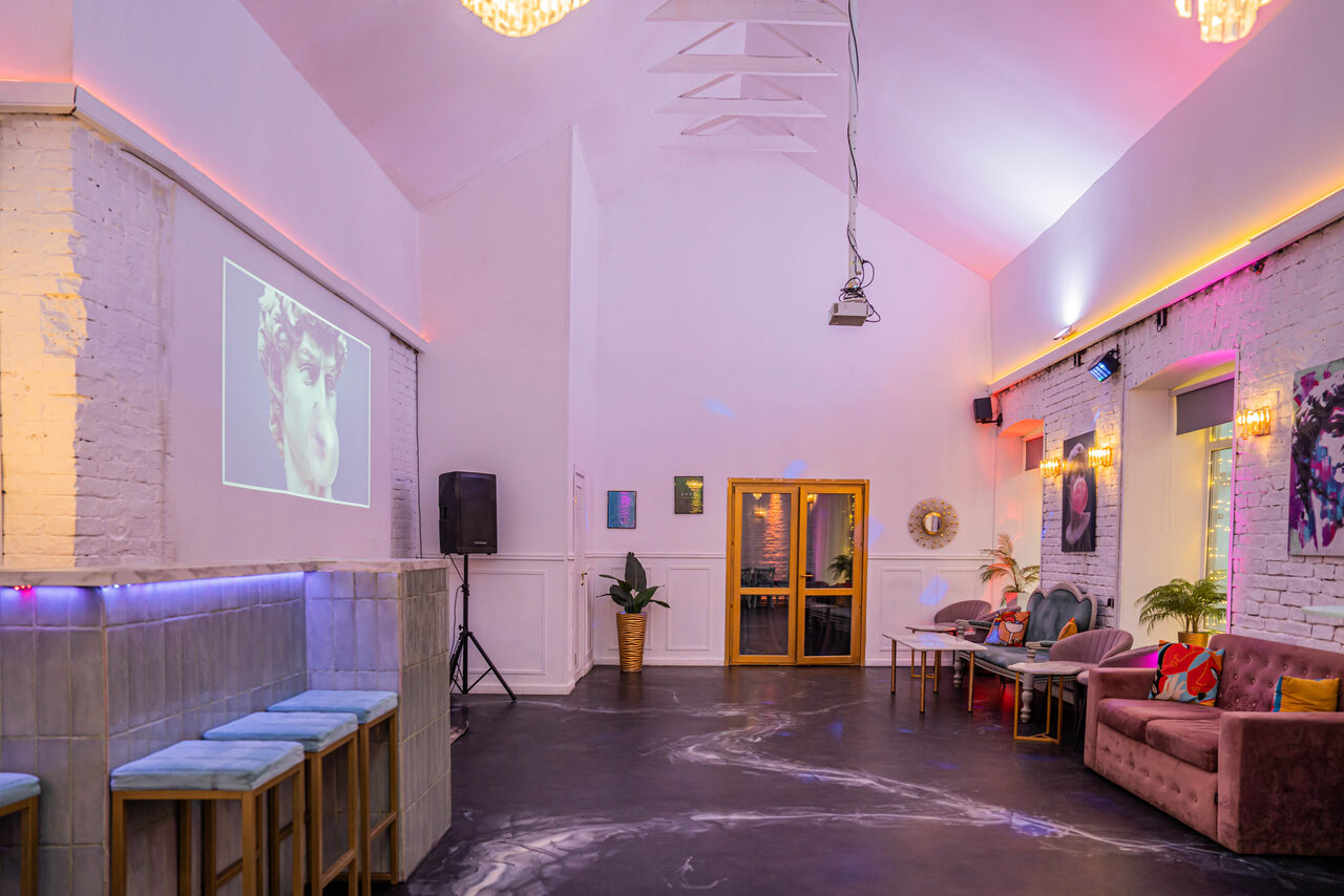 Арендовать Атмосферное пространство с верандой для любых мероприятий