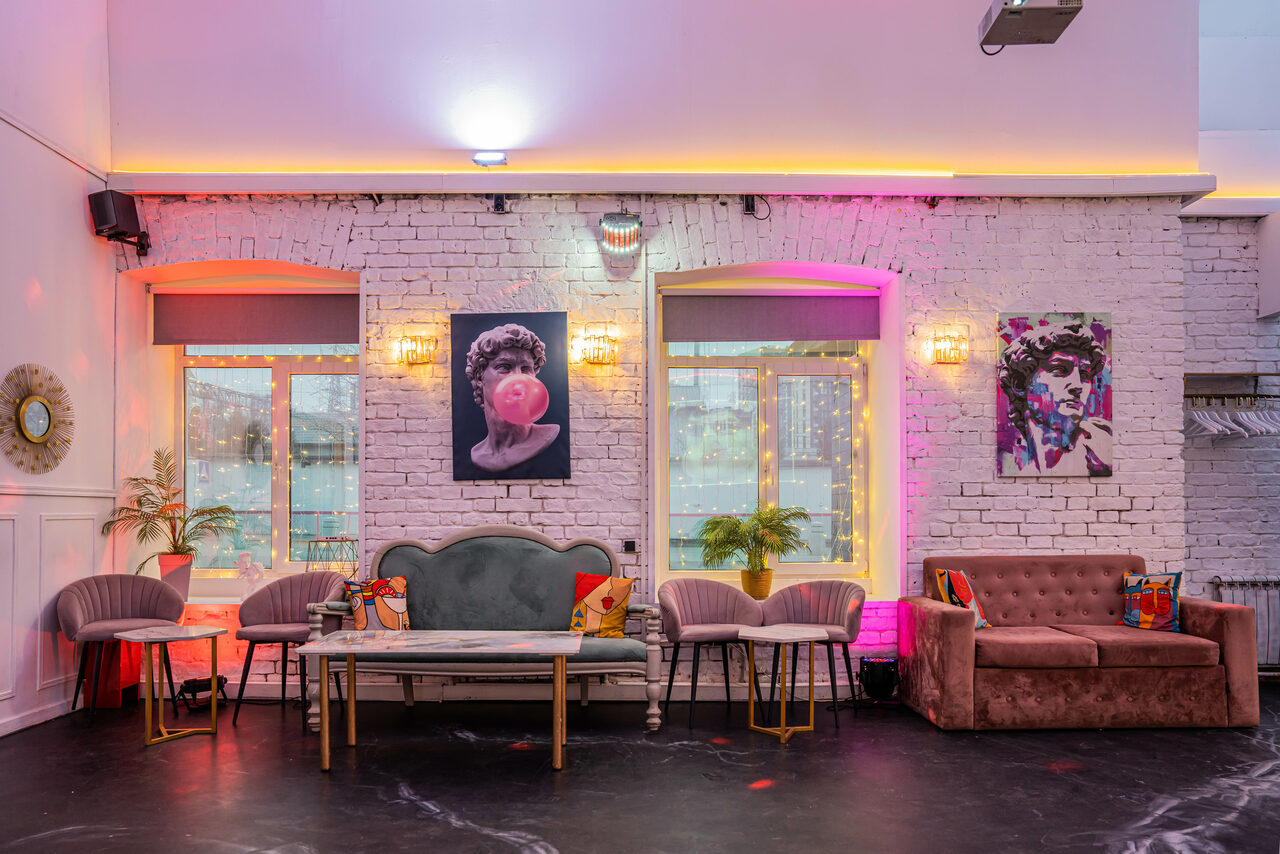 Арендовать Атмосферное пространство с верандой для любых мероприятий