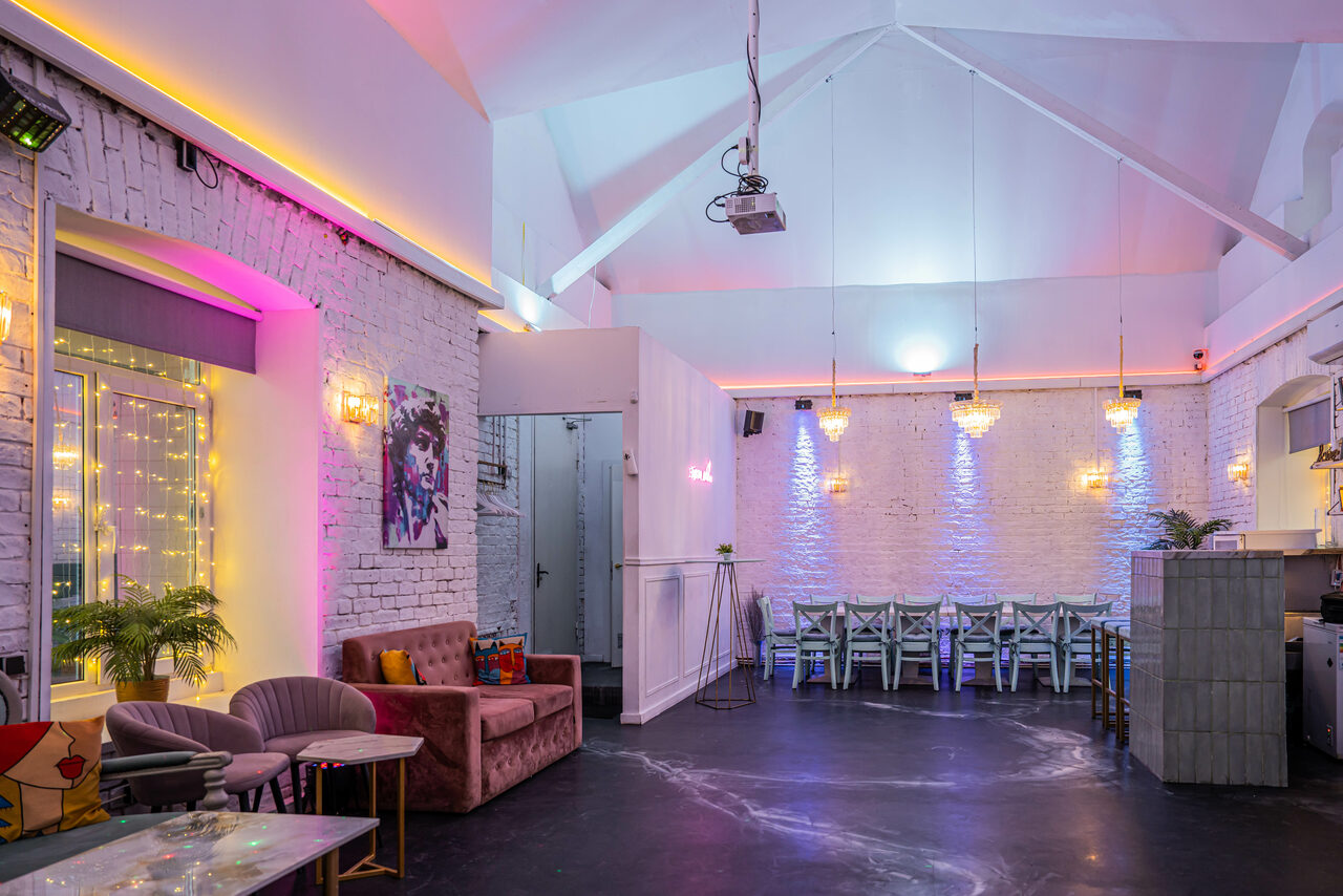 Арендовать Атмосферное пространство с верандой для любых мероприятий