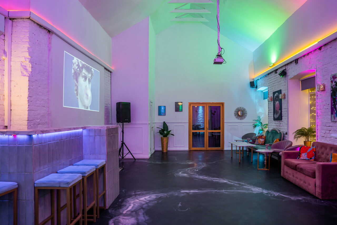 Арендовать Атмосферное пространство с верандой для любых мероприятий