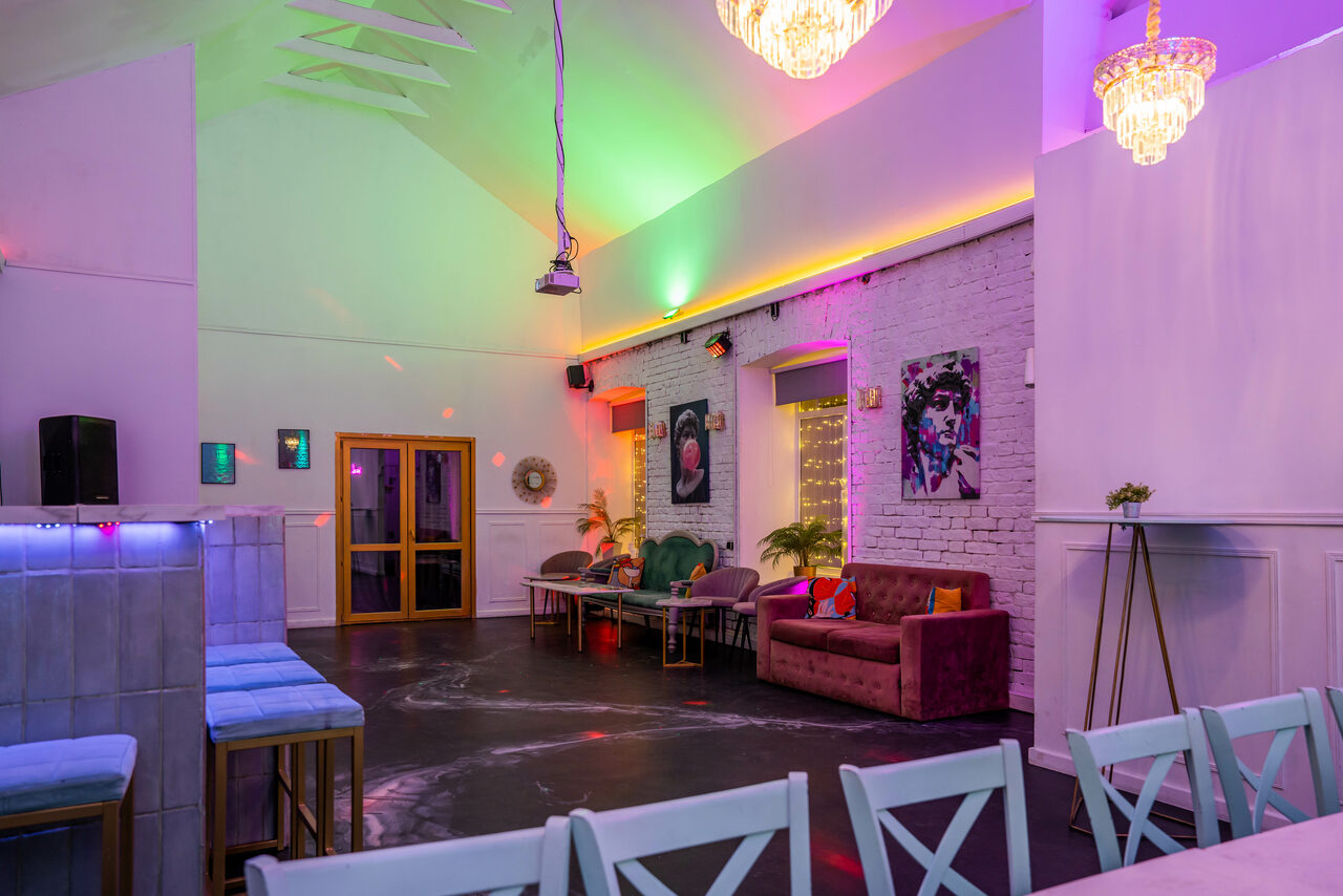 Арендовать Атмосферное пространство с верандой для любых мероприятий