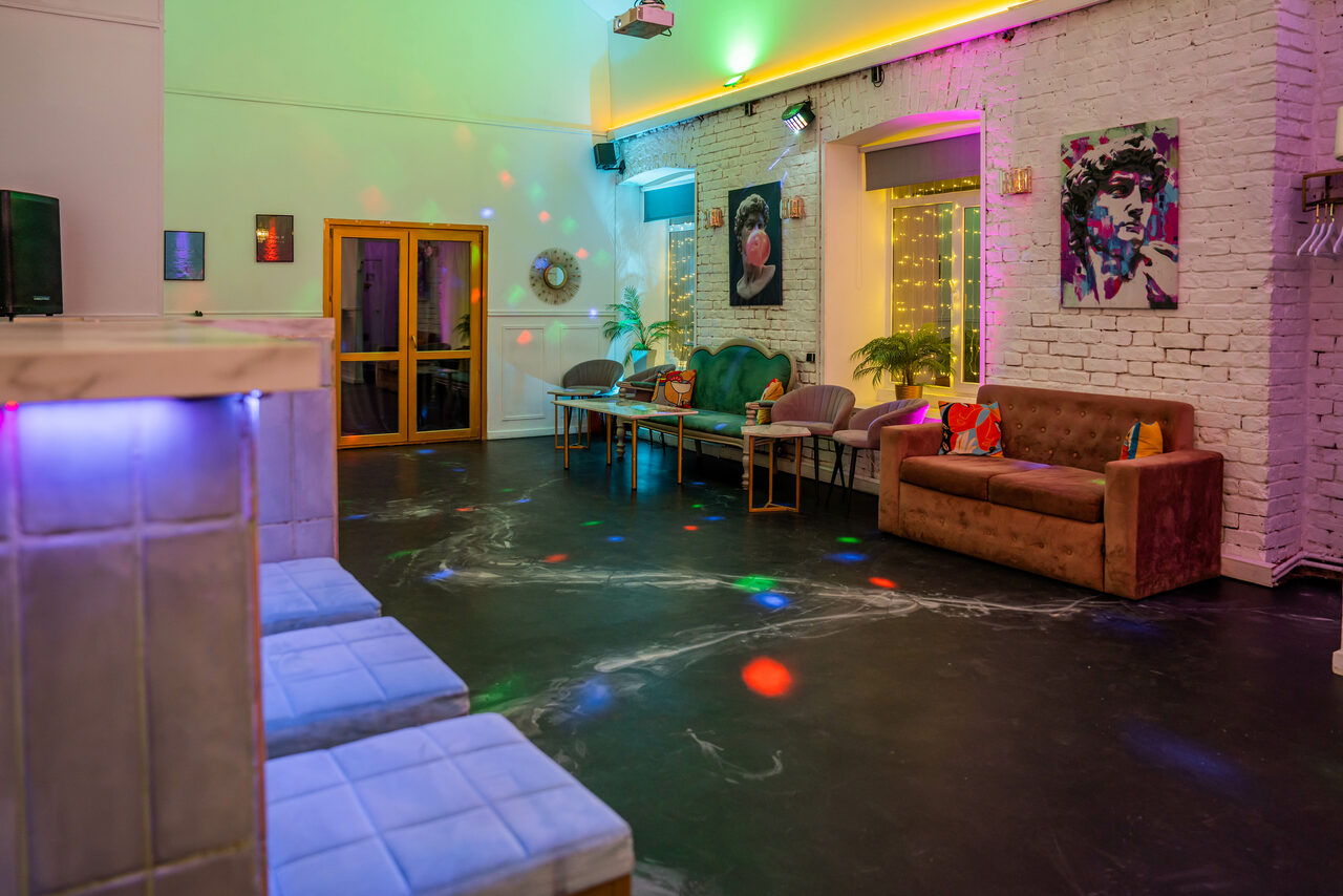 Арендовать Атмосферное пространство с верандой для любых мероприятий