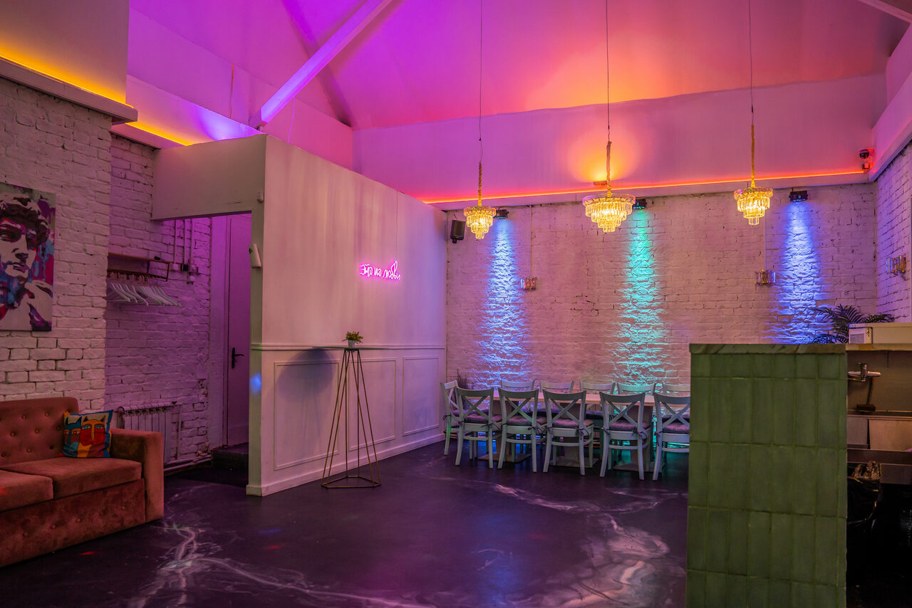 Арендовать Атмосферное пространство с верандой для любых мероприятий