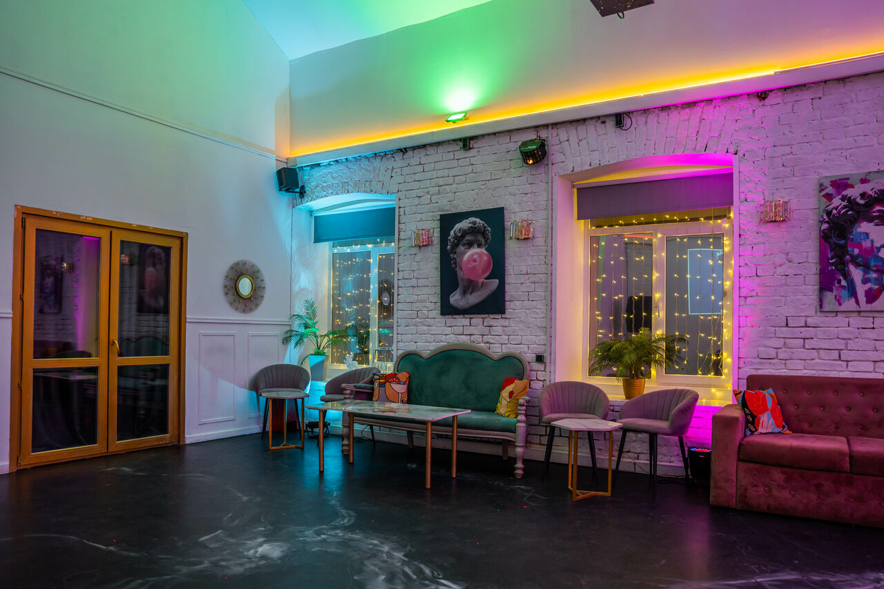 Арендовать Атмосферное пространство с верандой для любых мероприятий