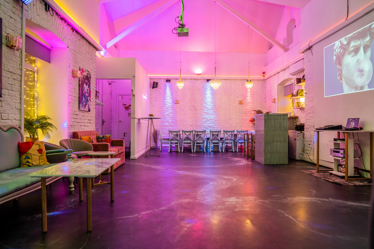 Арендовать Атмосферное пространство с верандой для любых мероприятий