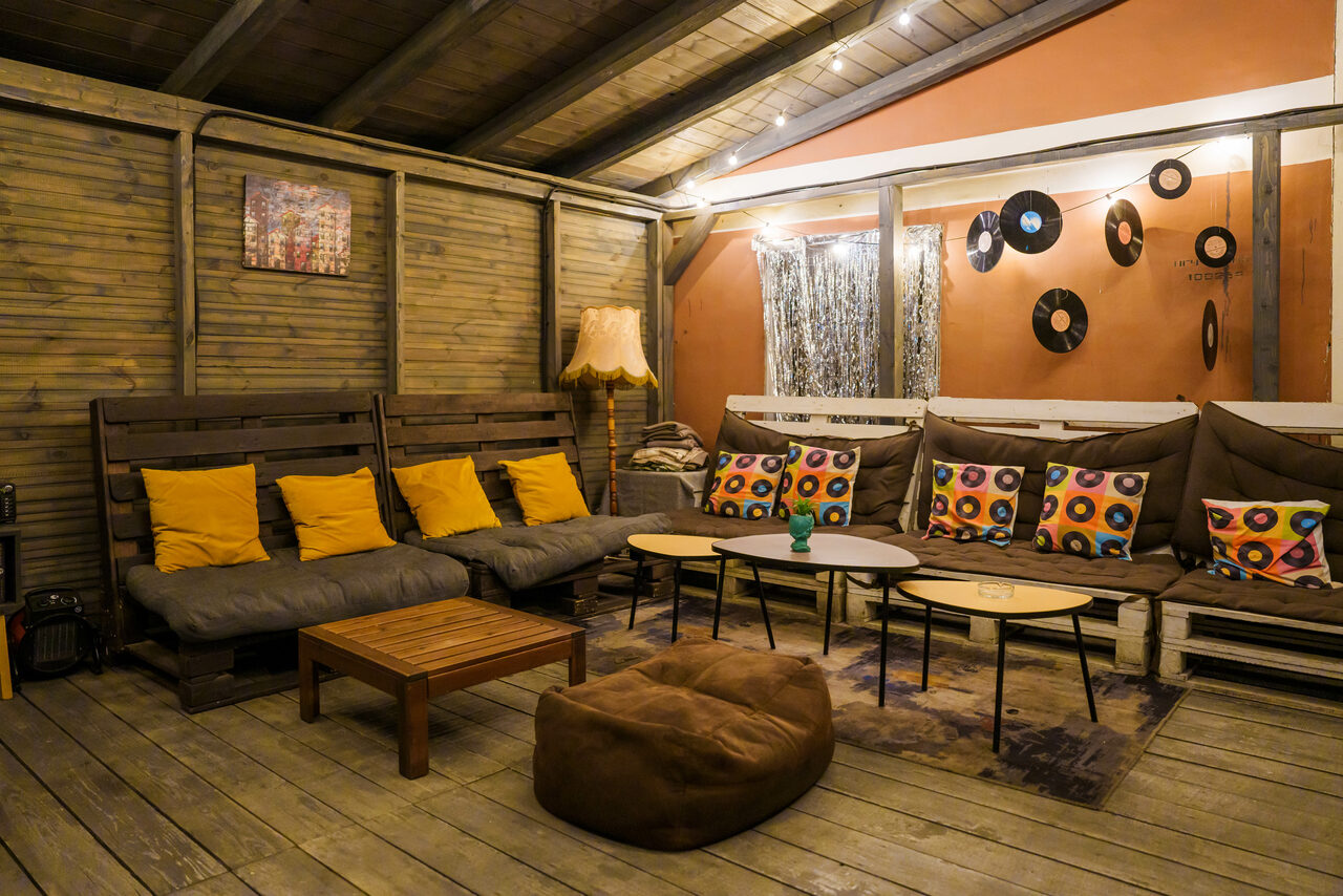 Арендовать Атмосферное пространство с верандой для любых мероприятий