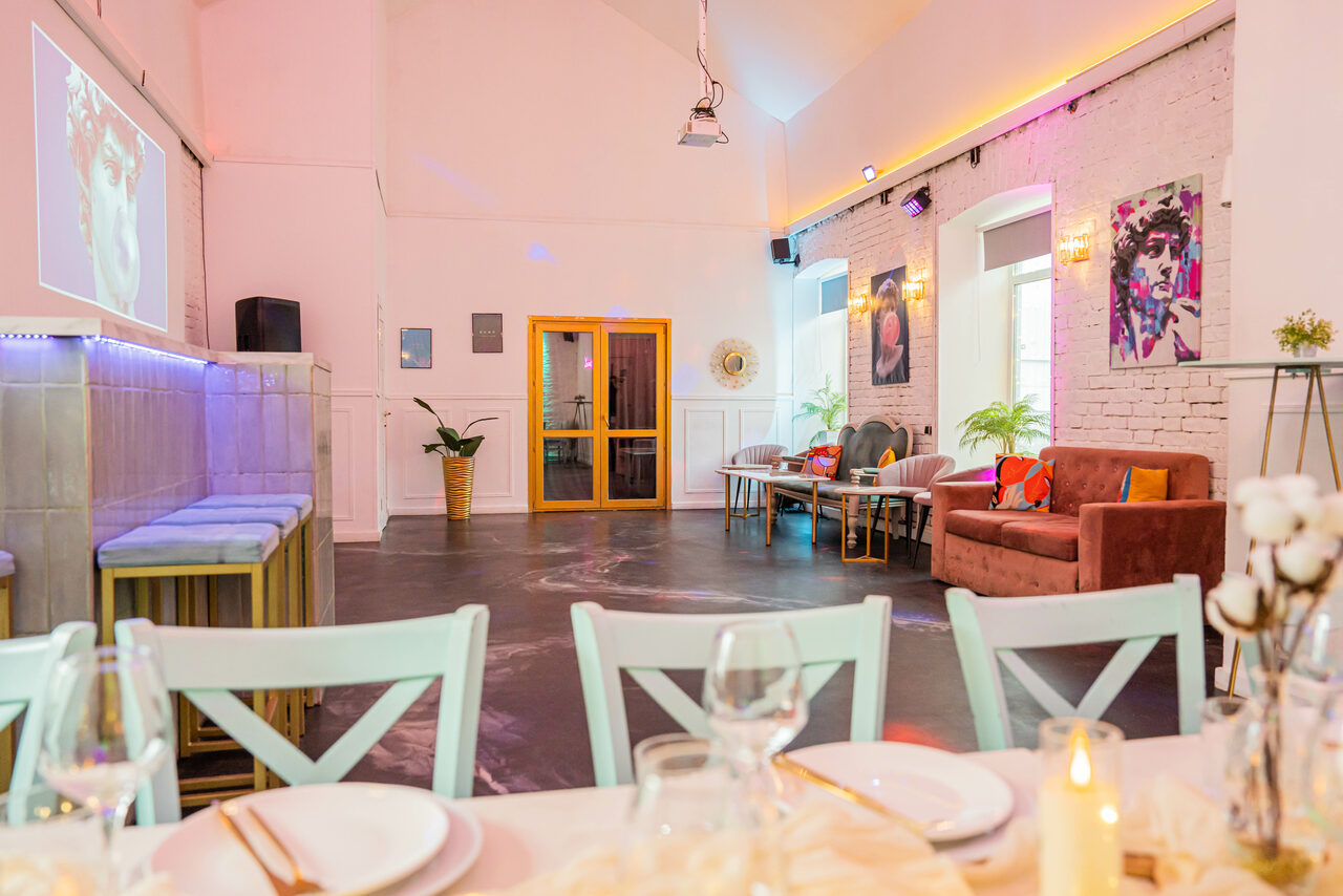 Арендовать Атмосферное пространство с верандой для любых мероприятий