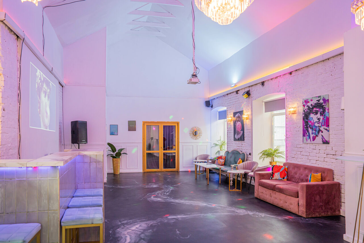 Арендовать Атмосферное пространство с верандой для любых мероприятий