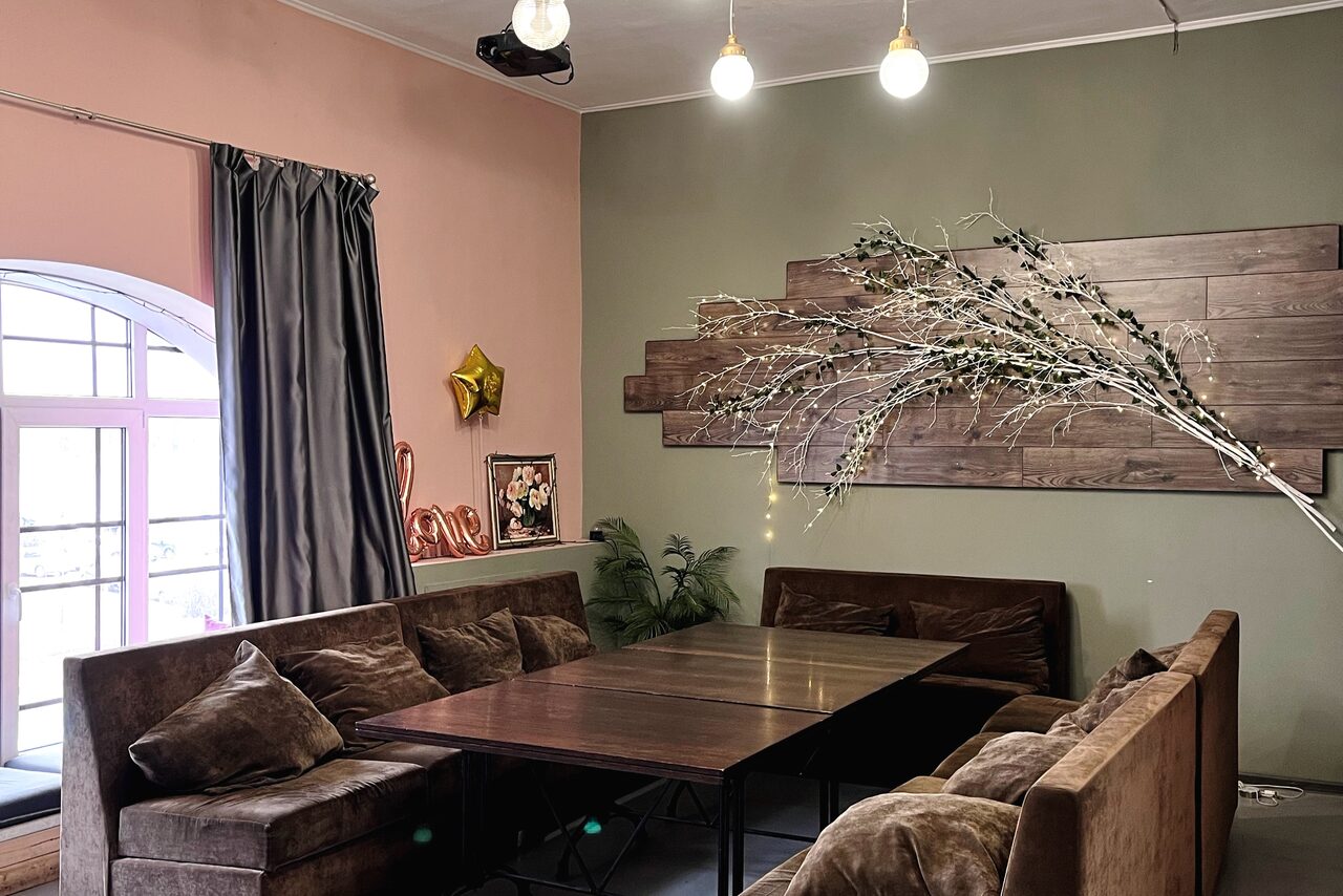 Арендовать Уютный лофт-зал с красивым видом