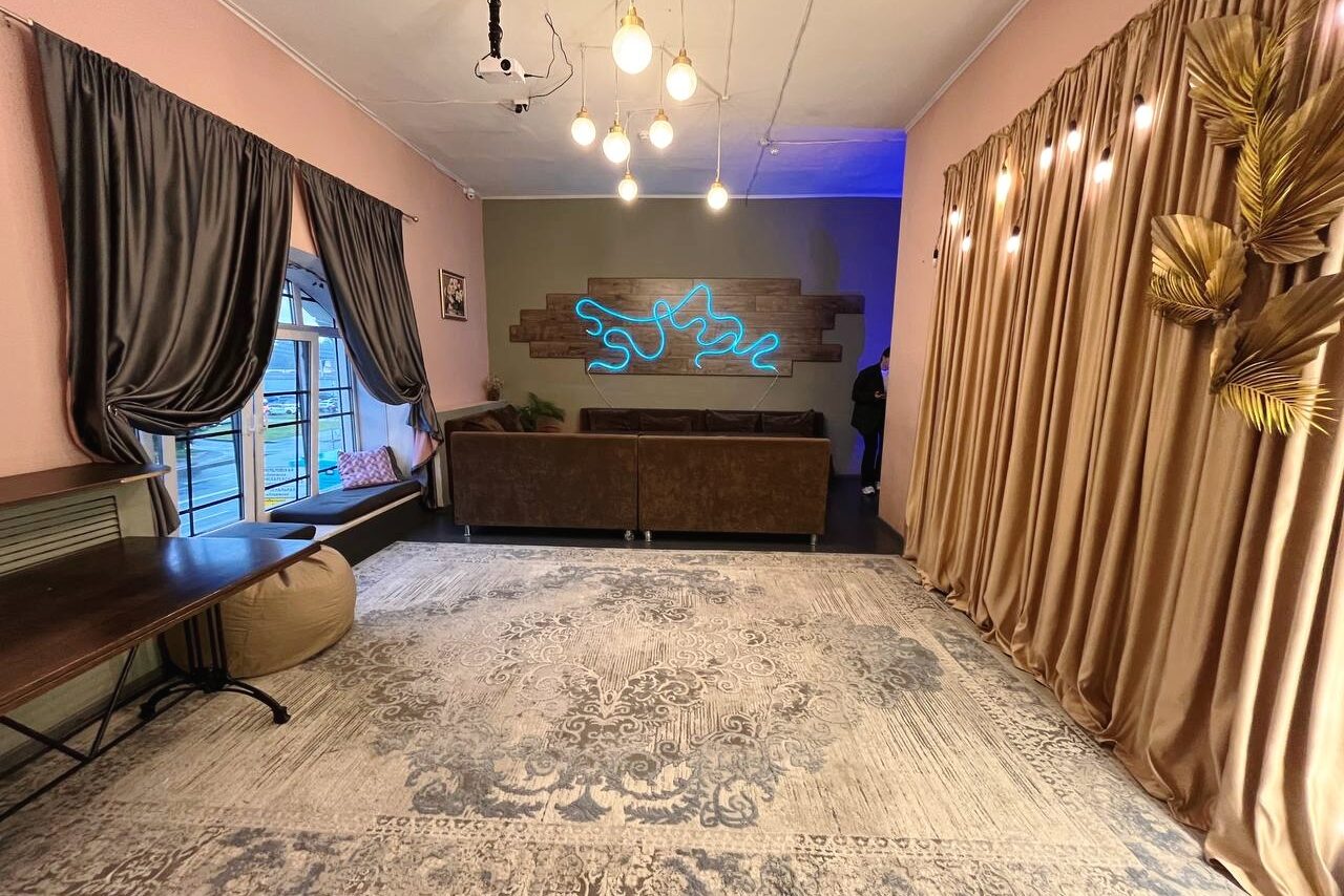 Арендовать Уютный лофт-зал с красивым видом