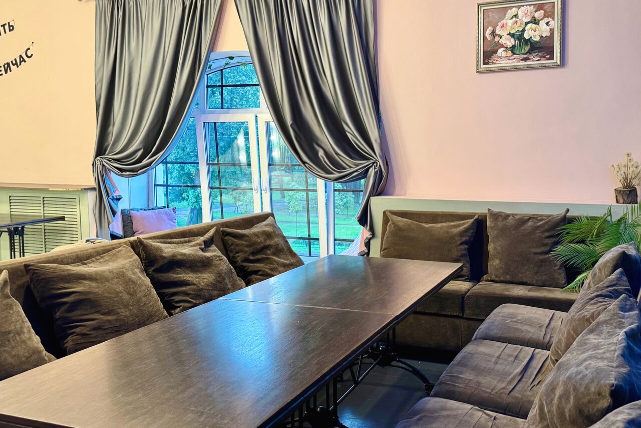 Арендовать Уютный лофт-зал с красивым видом