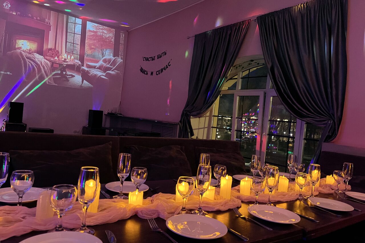 Арендовать Уютный лофт-зал с красивым видом