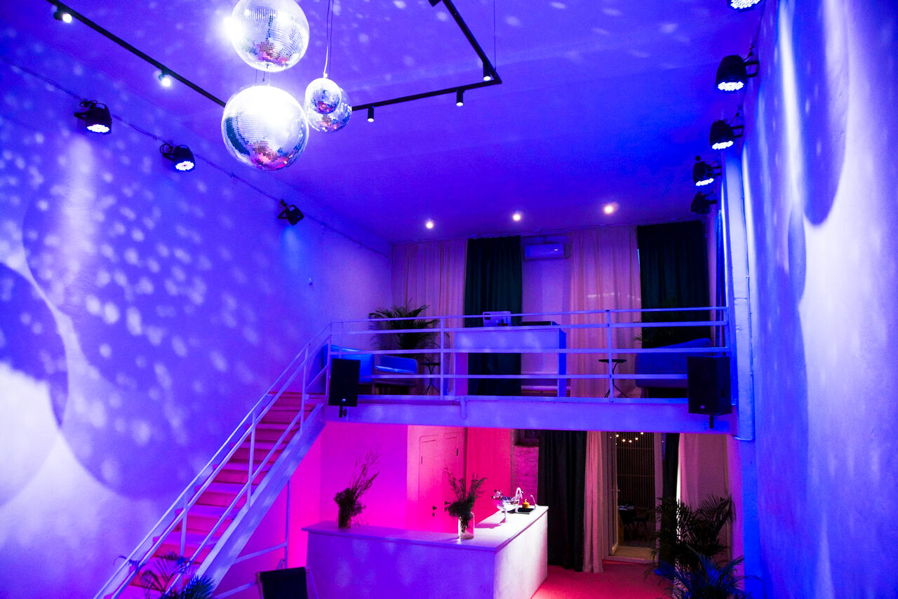 Арендовать Hall 14. Атмосферный лофт с верандой